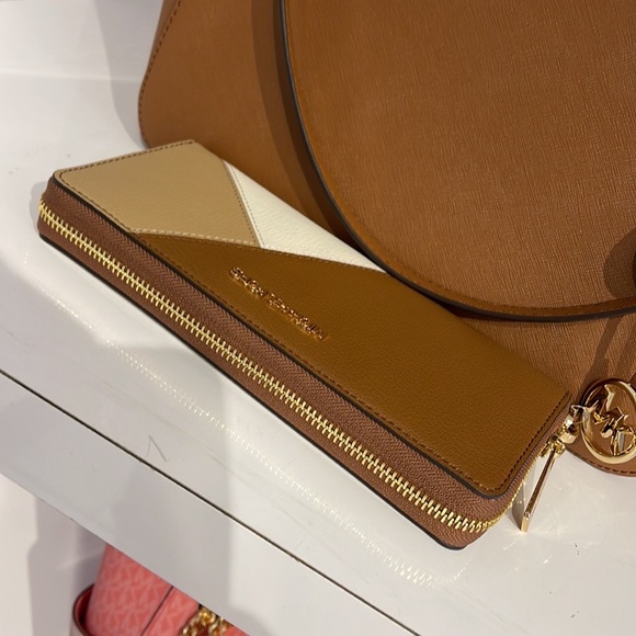 MICHAEL KORS LARGE TRAVEL CONTINENTAL WRISTLET WALLET PHONEHOLDER Luggage Multi - Picture 3 of 16